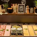Motel One Koeln-Neumarkt